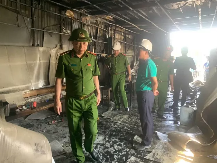 Thiếu tướng Nguyễn Hồng Ky, Phó Giám đốc CATP, trực tiếp chỉ đạo tại hiện trường. Ảnh CA