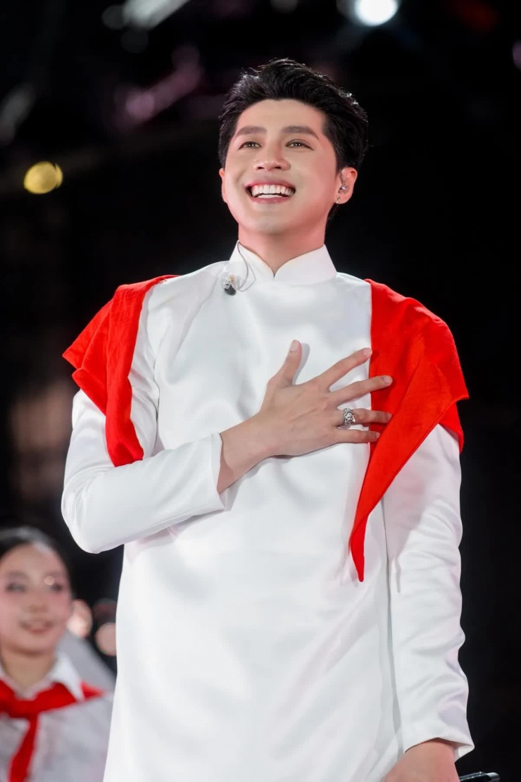 Noo Phước Thịnh từng tạo sức hút mạnh tại "V Concert - Rạng rỡ Việt Nam". Ảnh VTV
