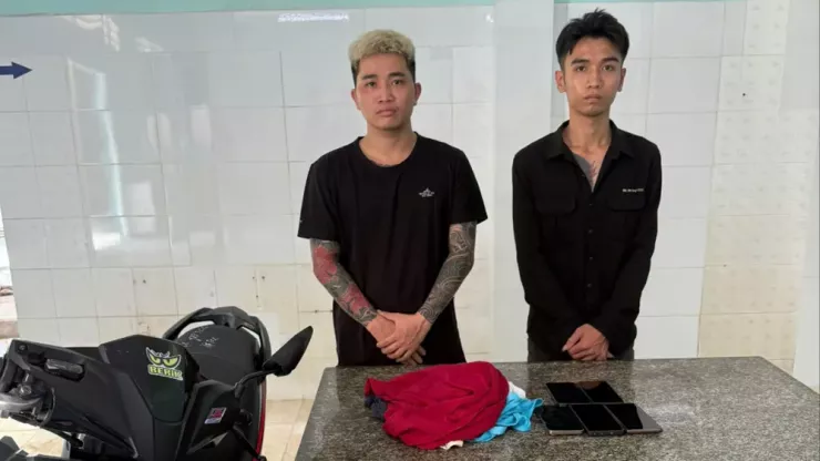 Thuận và Linh đã bị Công an TP.HCM bắt để điều tra về hành vi gây rối trật tự công cộng. Ảnh: CA