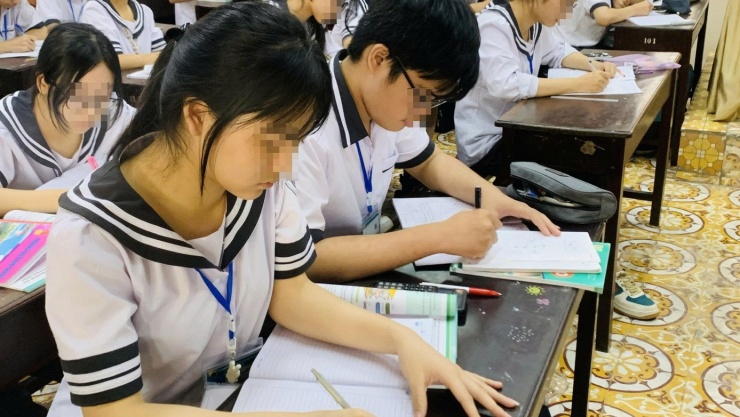 Giờ học chính khóa của các em học sinh tại một trường THCS ở Ninh Bình
