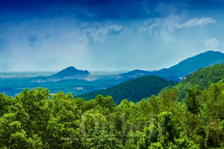 Núi Dinh không chỉ nổi tiếng bởi chiều cao mà còn là “thánh địa” cho những ai yêu thích trekking, thiền tịnh và khám phá thiên nhiên.