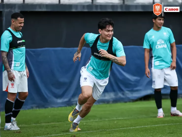 Trung vệ tuyển Thái Lan Jonathan Khemdee. Ảnh:RC