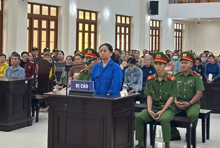 Chủ đường dây huê hụi Lê Thị Lại tại tòa.