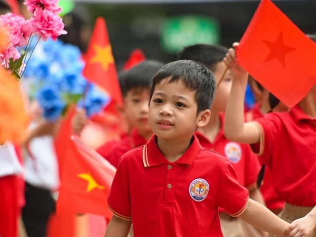 Cung cấp một bộ sách giáo khoa toàn quốc từ năm học 2026-2027, miễn phí từ năm 2030