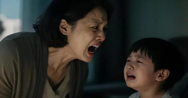 4 kiểu mẹ dễ khiến con cái mất tự tin, sống cả đời trong lo âu