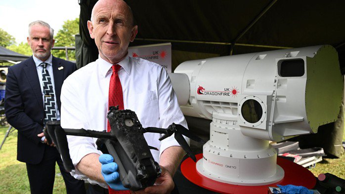 Bộ trưởng Quốc phòng Anh John Healey. Ảnh: PA