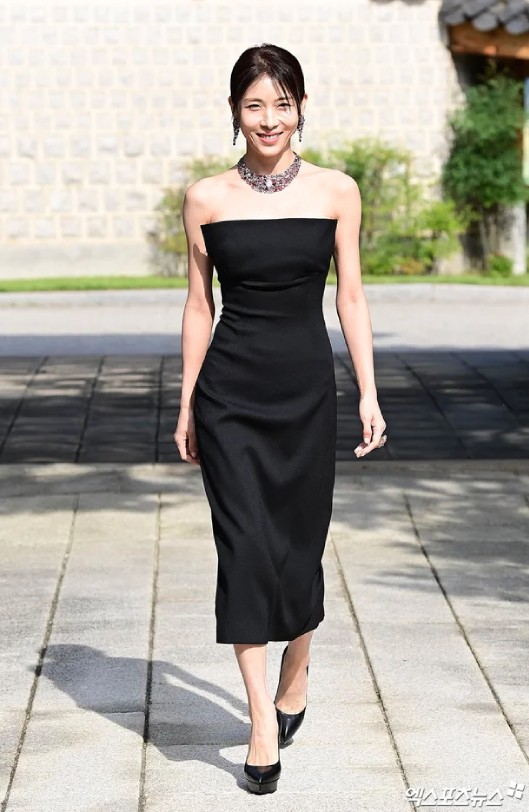 Diễn viên Ha Ji Won góp mặt tại sự kiện chụp ảnh cho một thương hiệu được tổ chức tại Bảo tàng Nội thất Hàn Quốc ở Seongbuk-gu, Seoul vào chiều ngày 15/9.
