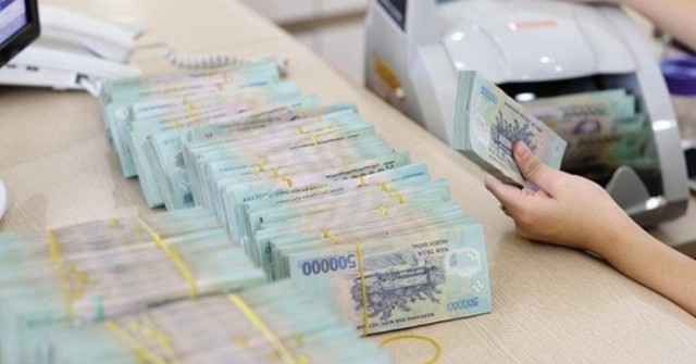 Ngân hàng đồng loạt tặng thêm lãi tiết kiệm, mứ...