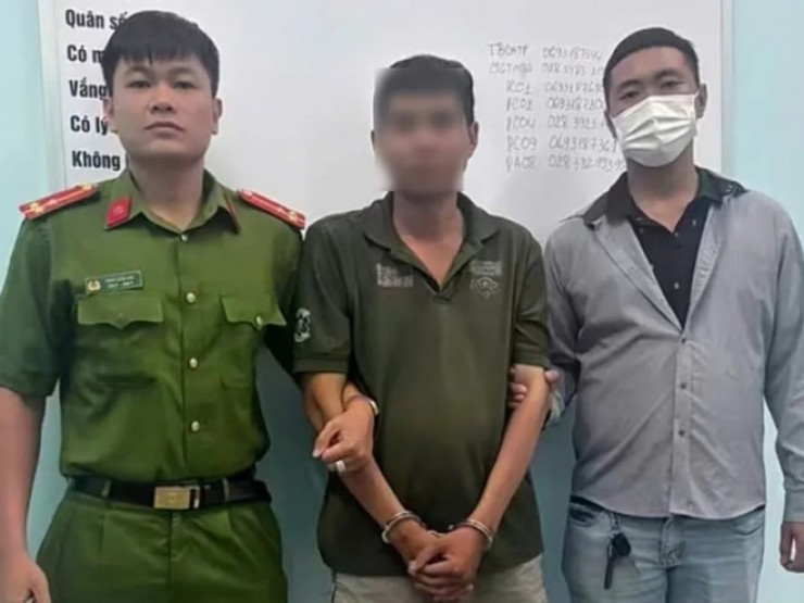 Thanh niên cạy cốp xe trộm tiền trước cổng trường bị bắt giữ sau 2 giờ