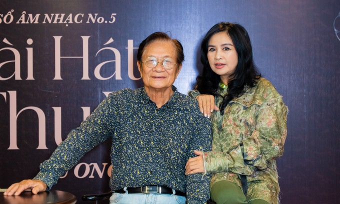 Nhạc sĩ Dương Thụ và ca sĩ Thanh Lam ở họp báo chiều 15/9.
