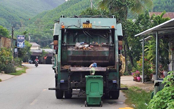 Hiện trường phát hiện thi thể trẻ sơ sinh trong thùng rác