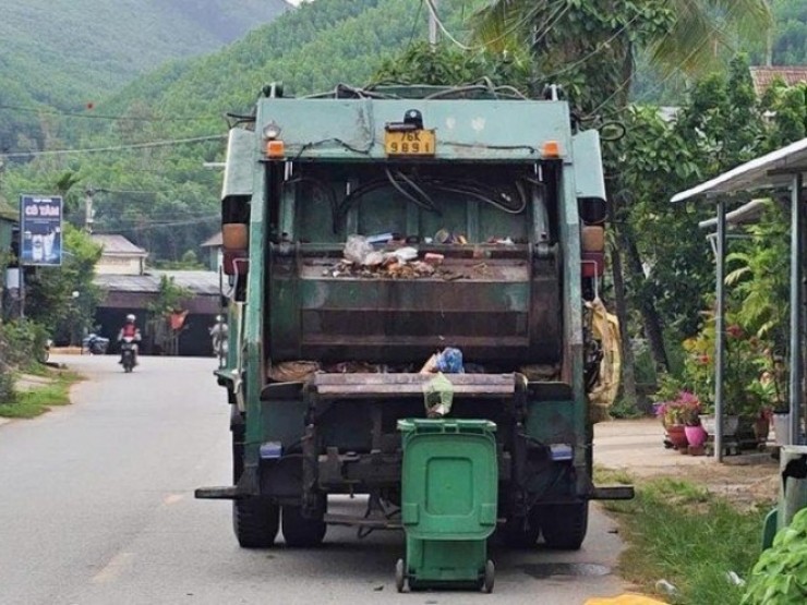 Phát hiện thi thể trẻ sơ sinh trong thùng rác