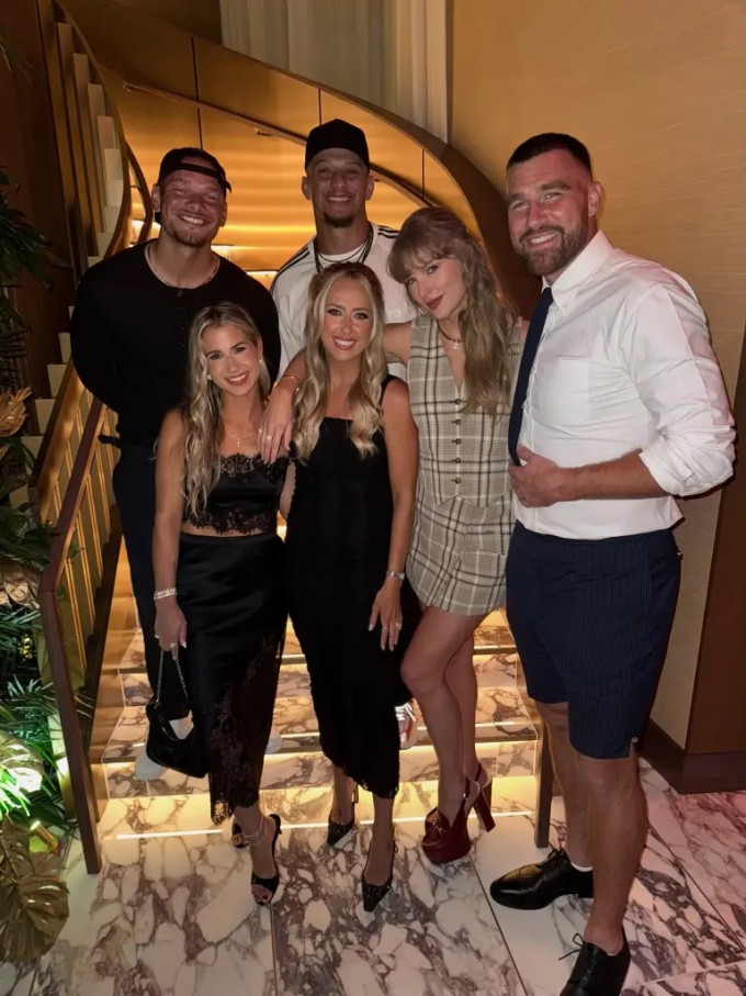 Taylor Swift và Travis Kelce (phải) dự tiệc sinh nhật của Patrick Mahomes vào tối 14/9. Ảnh: Instagram