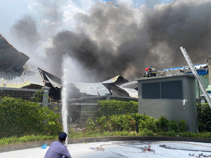 Vụ cháy lớn nhà xưởng ở TP HCM: 1 người tử vong, 2 người bị thương - 1