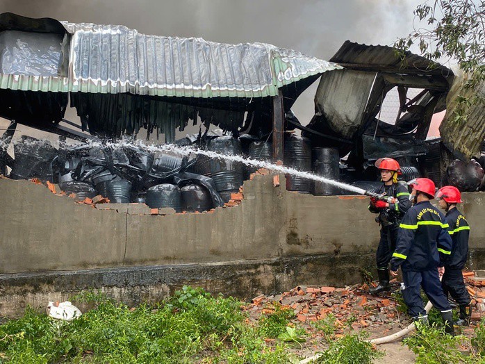 Vụ cháy lớn nhà xưởng ở TP HCM: 1 người tử vong, 2 người bị thương - 3