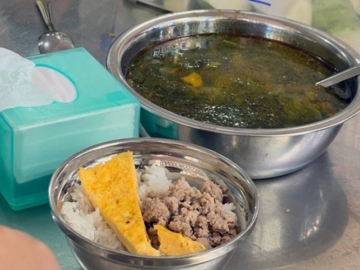 Phụ huynh tố suất ăn trường tiểu học ở Đà Lạt “không đảm bảo chất lượng“
