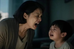 4 kiểu mẹ dễ khiến con cái mất tự tin, sống cả đời trong lo âu