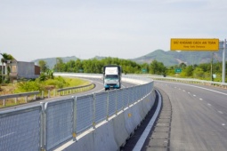 Cục CSGT đề xuất không trồng cây xanh ở dải phân cách cao tốc