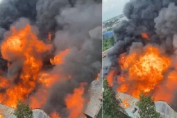 3 người mắc kẹt trong vụ cháy lớn một công ty ở TP.HCM