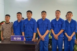 An ninh - Xã hội - Rủ nhau cướp tài sản vì thấy bạn... mặc áo mỏng, mang dép đứt, xe cạn xăng!