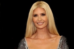 Ivanka Trump mặc váy xẻ ngực tôn dáng