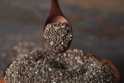 5 công thức từ hạt chia cho da mềm ẩm, rạng ngời