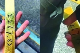 Thỏi vàng hơn 2kg bị rơi trên phố, cảnh sát phát loa tìm chủ nhân