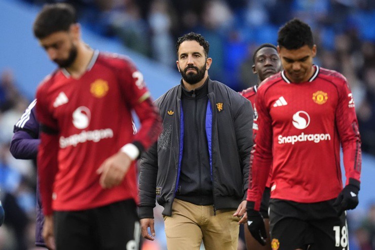 HLV Amorim đang chịu áp lực lớn tại MU