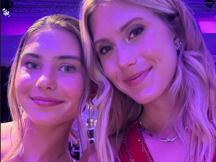Jovic và chị gái Mia Jovic