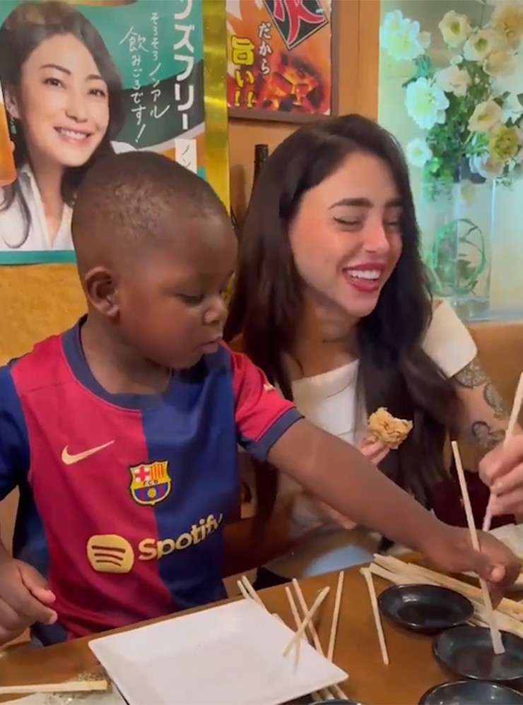 Nicki Nicole thoải mái vui đùa cùng em trai Yamal, Keyne