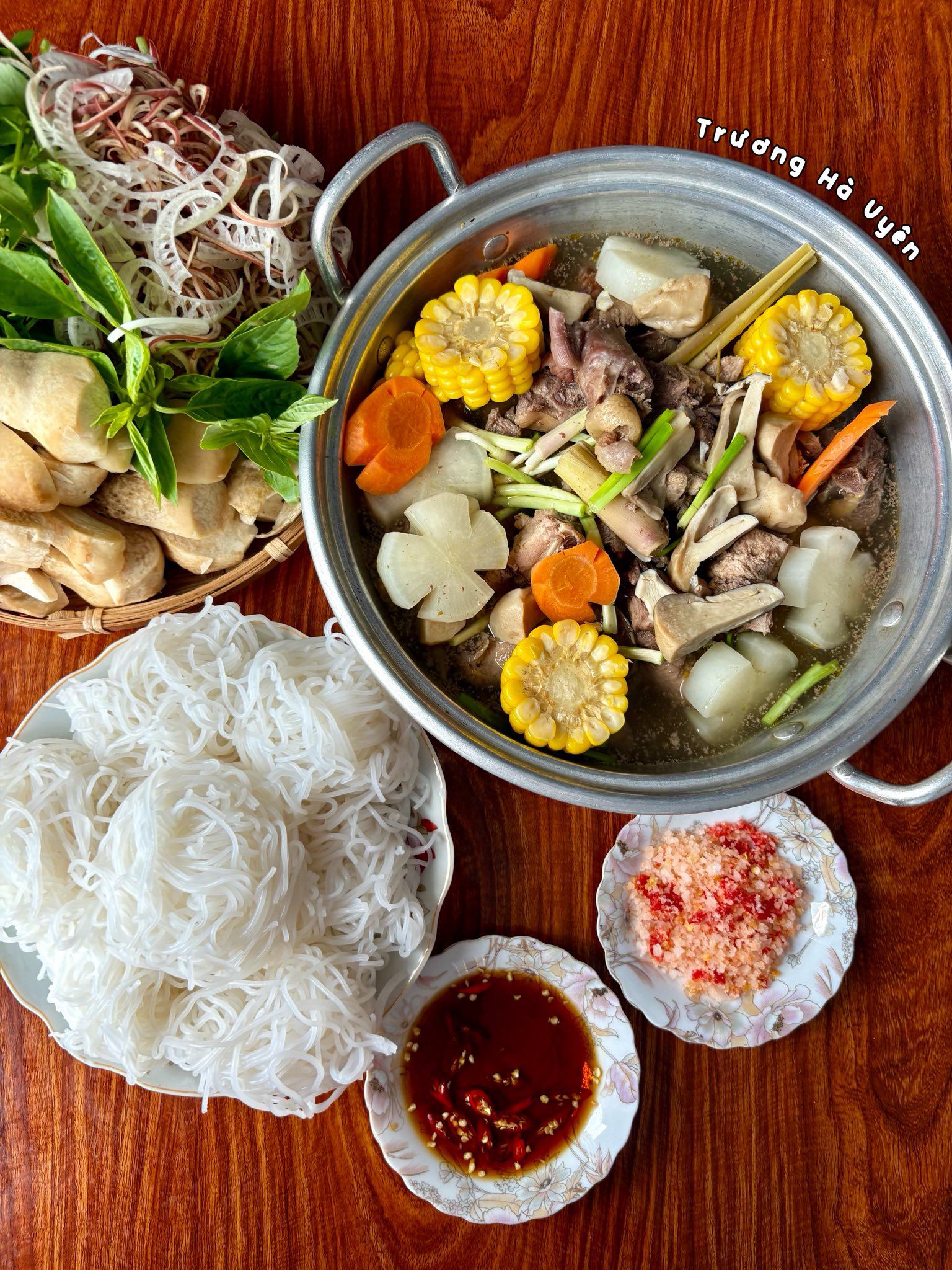 Lẩu gà hầm sả