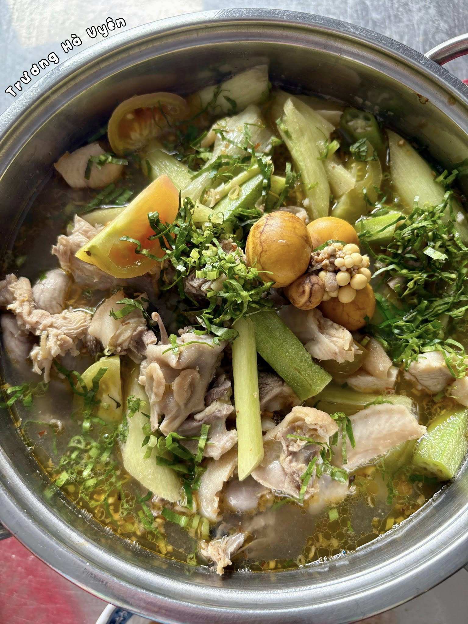 Lẩu gà nấu chua