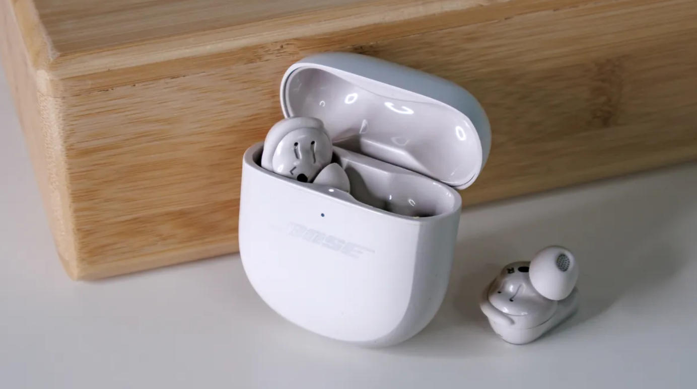 Tai nghe Bose QuietComfort Ultra.