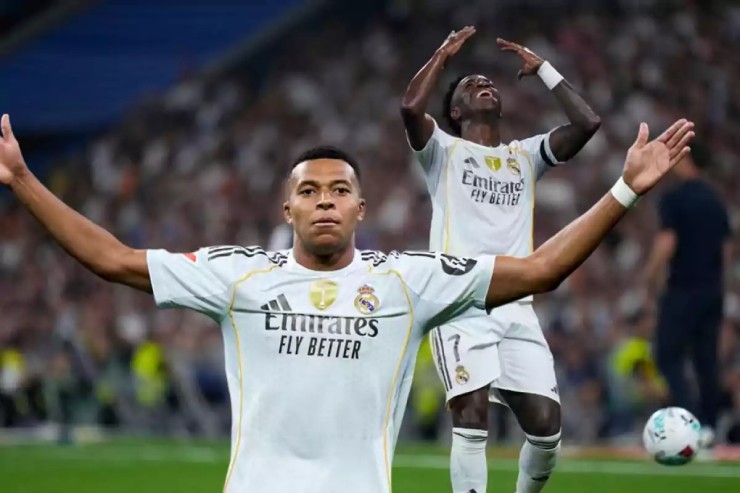 Vinicius&nbsp;bị Mbappe bỏ xa