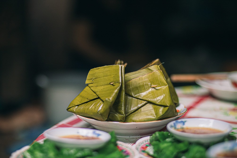 Bánh bắp đùm.