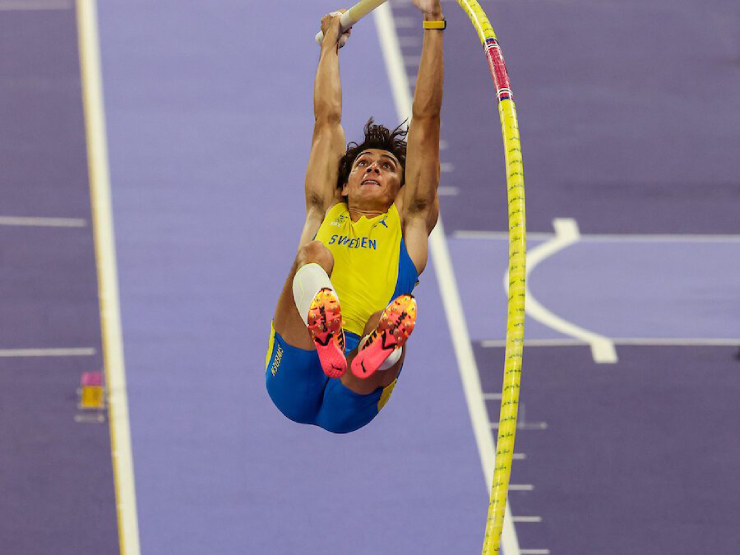 Duplantis lần thứ 14 phá kỷ lục nhảy sào thế giới