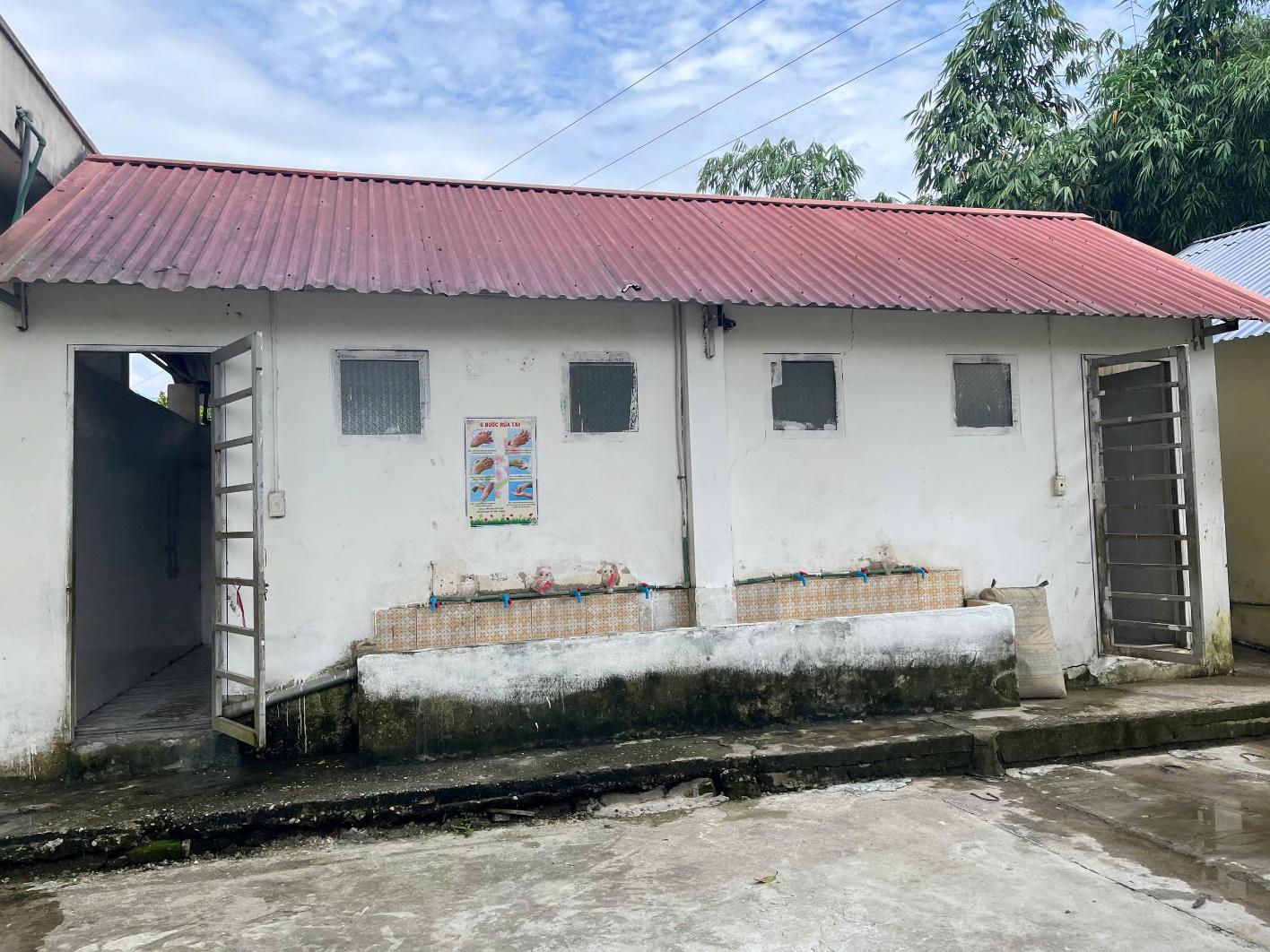 Thực trạng nhà vệ sinh trường học xuống cấp tại tỉnh Lào Cai