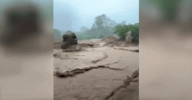 Video: Kinh hoàng cơn lũ ống cuồn cuộn ở Khánh Hòa