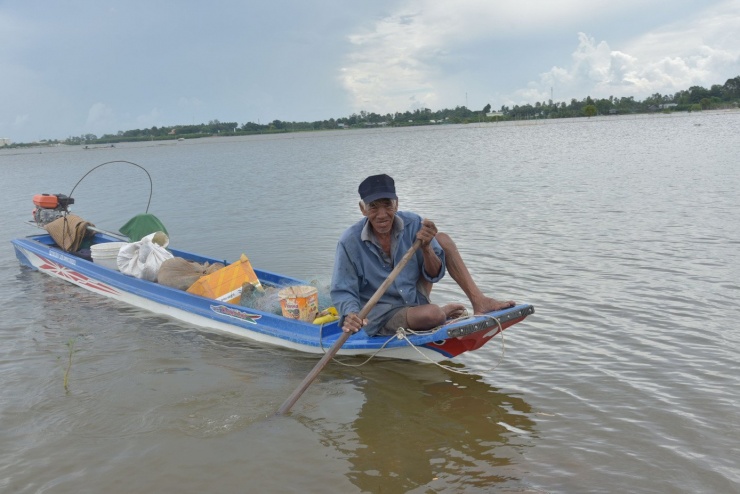 Cảnh mưu sinh nơi đầu nguồn lũ miền Tây - 6