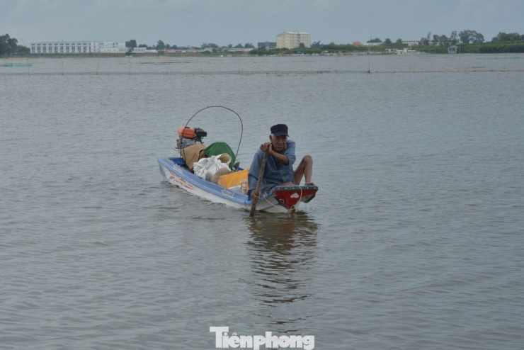 Cảnh mưu sinh nơi đầu nguồn lũ miền Tây - 4