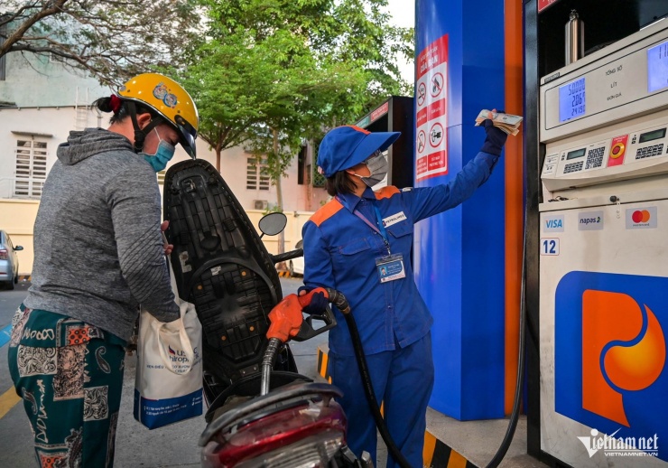 Giá xăng ngày mai có khả năng lại bật tăng - 1