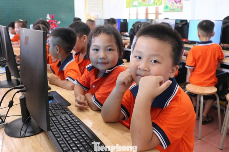 Học sinh Trường Tiểu học Trung Phúc Cường 2, xã Thiên Nhẫn, Nghệ An