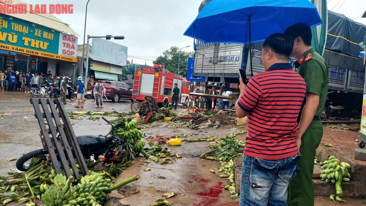 CLIP: Hiện trường vụ xe tải lao vào chợ khiến 3 người chết - 4