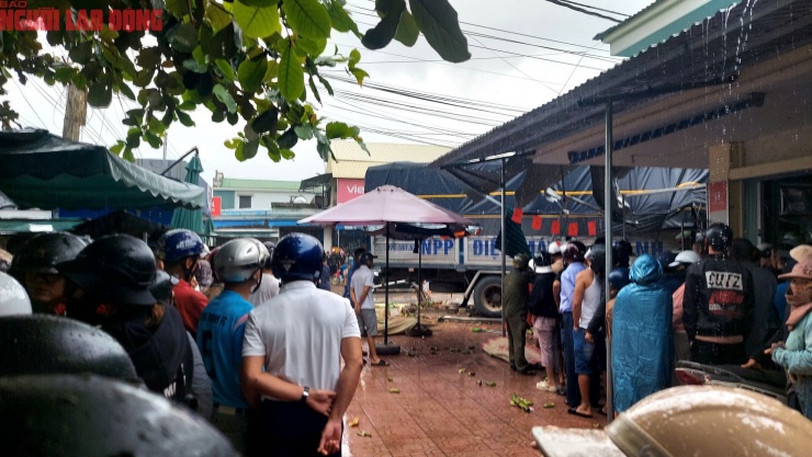 CLIP: Hiện trường vụ xe tải lao vào chợ khiến 3 người chết - 7