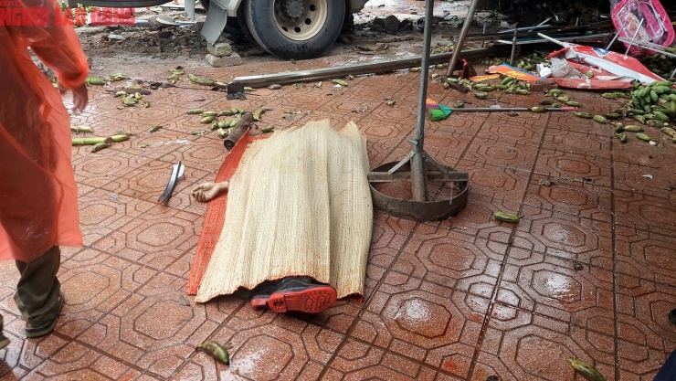 CLIP: Hiện trường vụ xe tải lao vào chợ khiến 3 người chết - 9