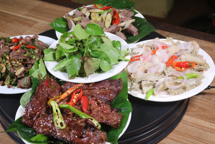 Năm 2016, thịt trâu lá trơng của tỉnh Quảng Trị được công nhận vào Top 20 món ăn ngon và mới lạ của Việt Nam. Ảnh: Hoài An