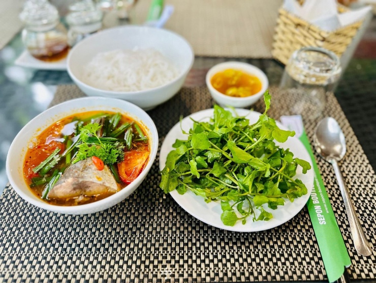 Rau liệt ăn sống hay chín đều ngon. Ảnh: Hoài An