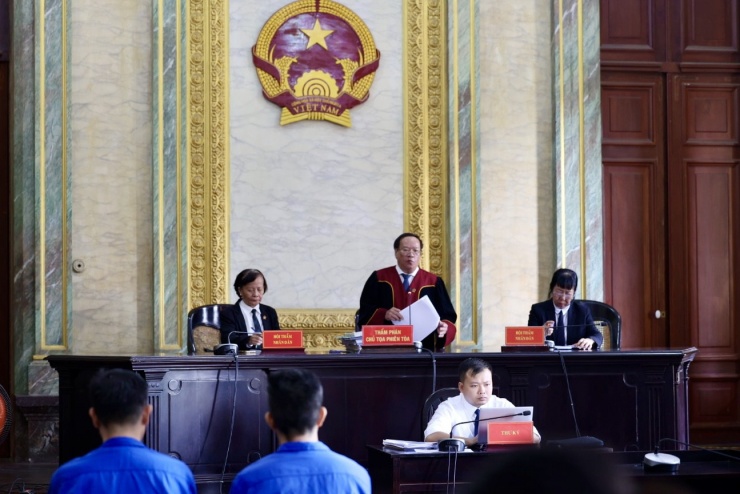 Chủ tịch Asanzo Phạm Văn Tam bị phạt hơn 2 tỉ đồng và án tù - 1