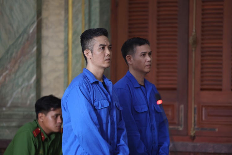 Hai bị cáo tại toà