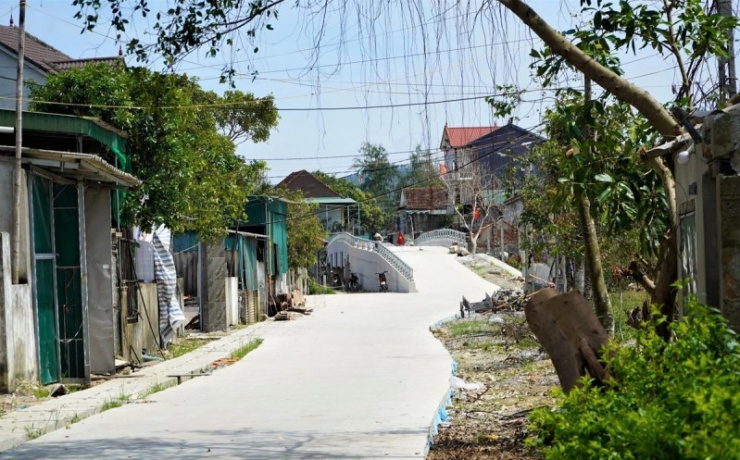 Đường dẫn lên cầu Bãi Thẹn dích dắc, uốn lượn như đường đèo gây "sốt" tại Hà Tĩnh.